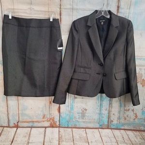 NWT Nine West Gray/Silver Skirt and Blazer Suit Size 4